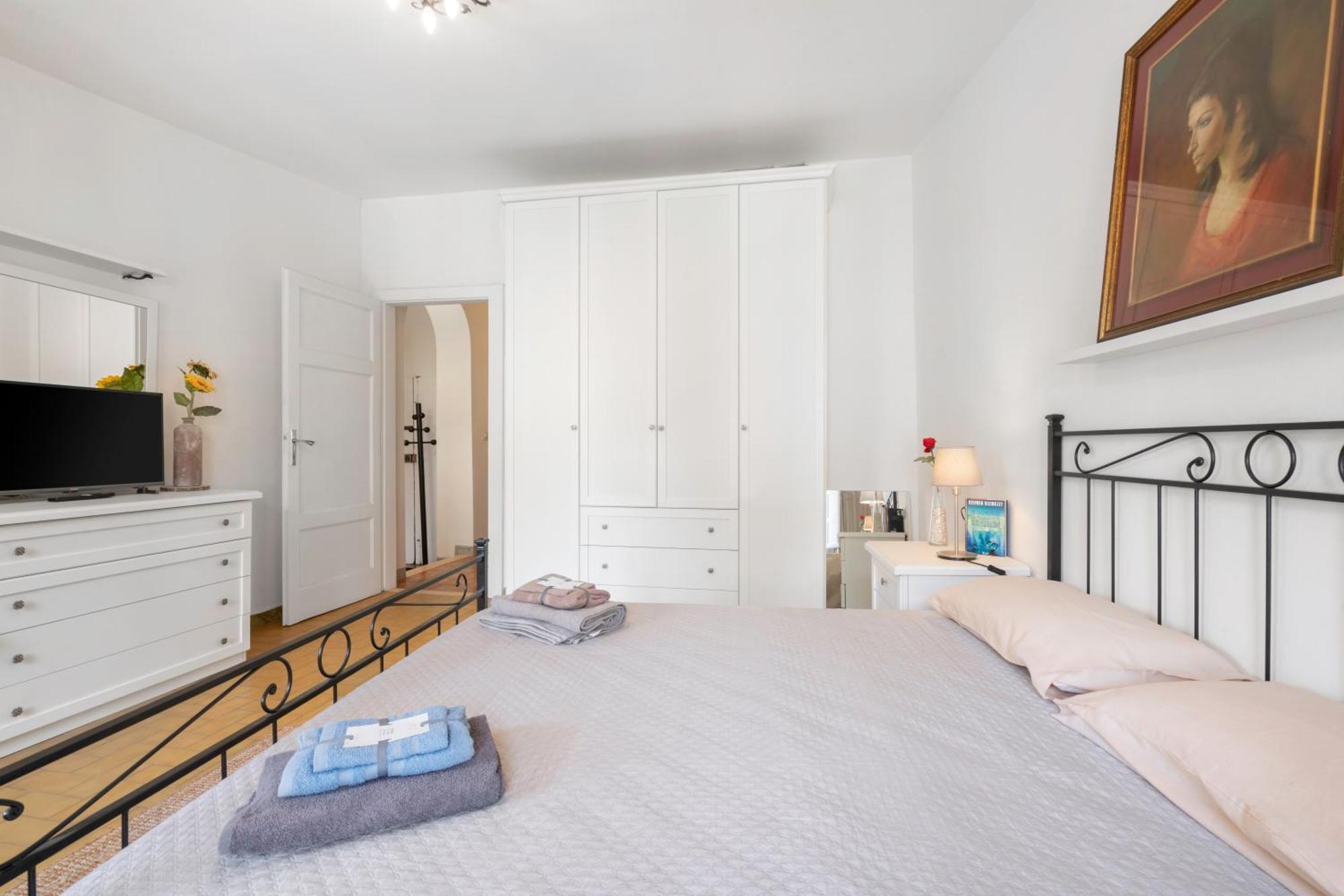 Old Town Apartment *