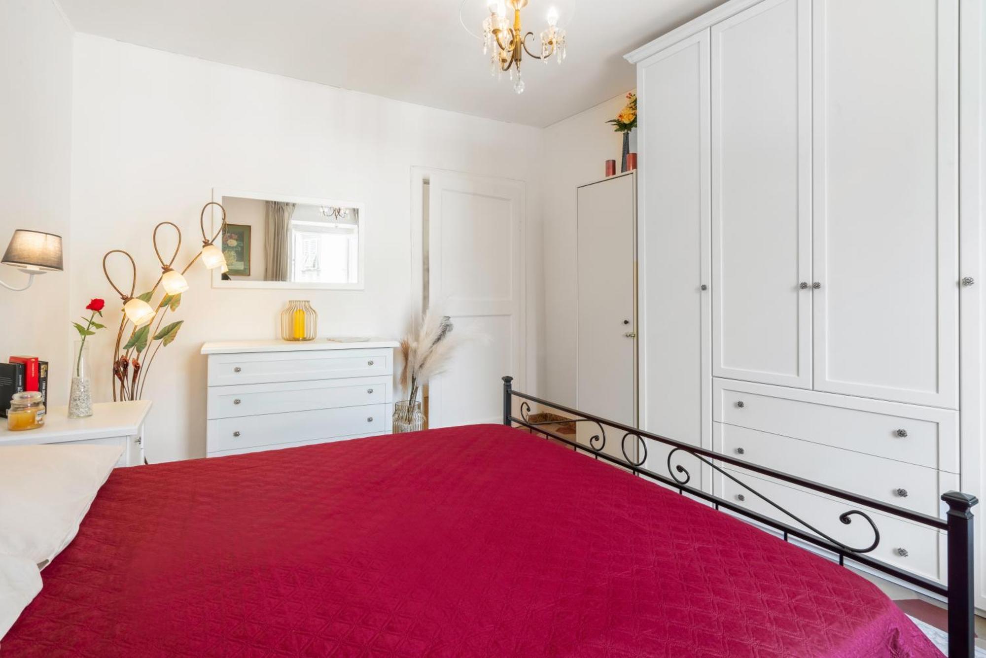 Old Town Apartment *